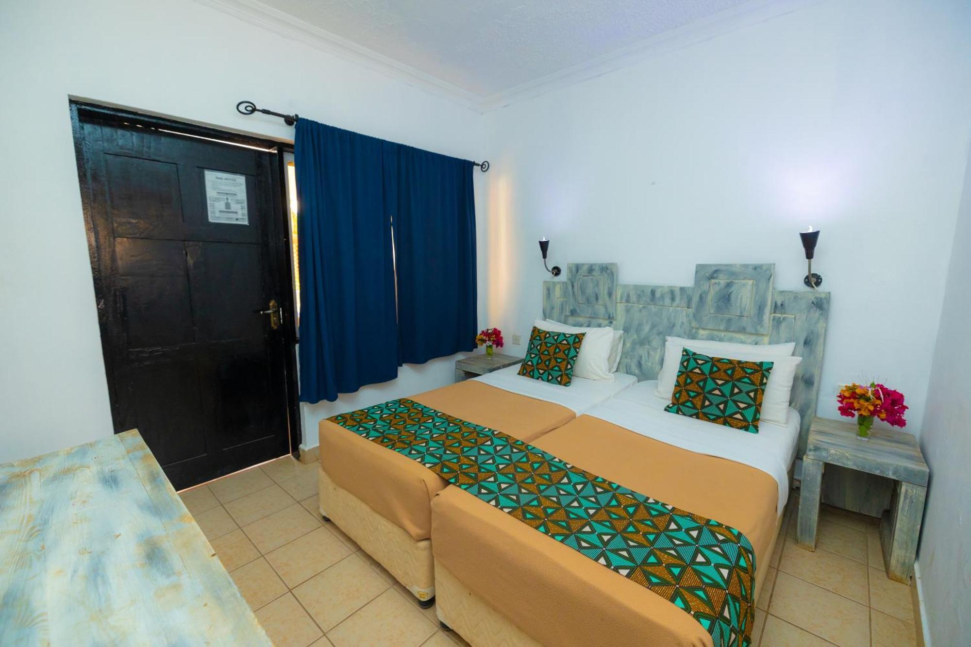 Sarges Hotel Serekunda Kültér fotó