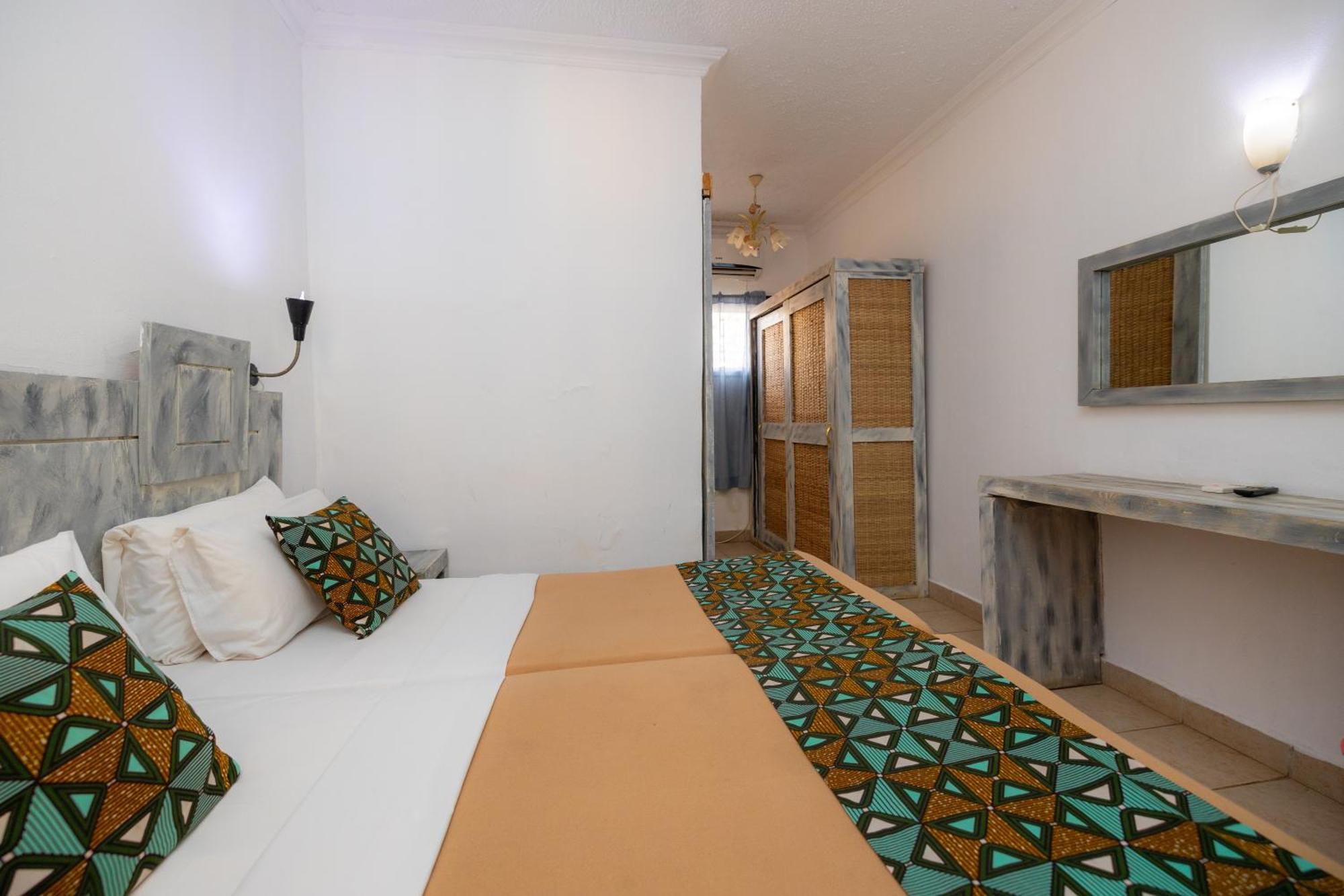 Sarges Hotel Serekunda Kültér fotó