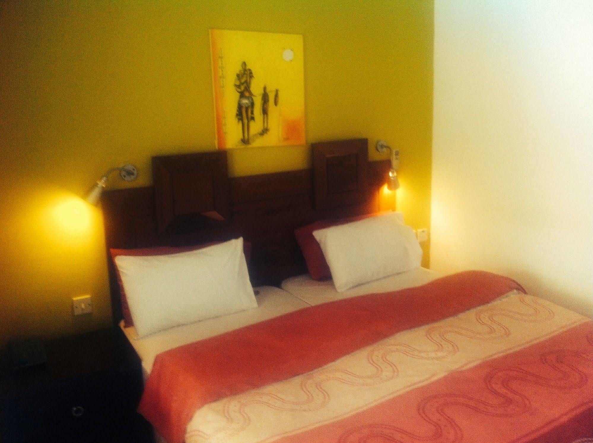 Sarges Hotel Serekunda Kültér fotó